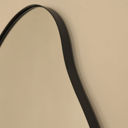 Espelho de Parede Ava - Design Orgânico Irregular com Moldura Preta Fosca - 100 x 70 cm